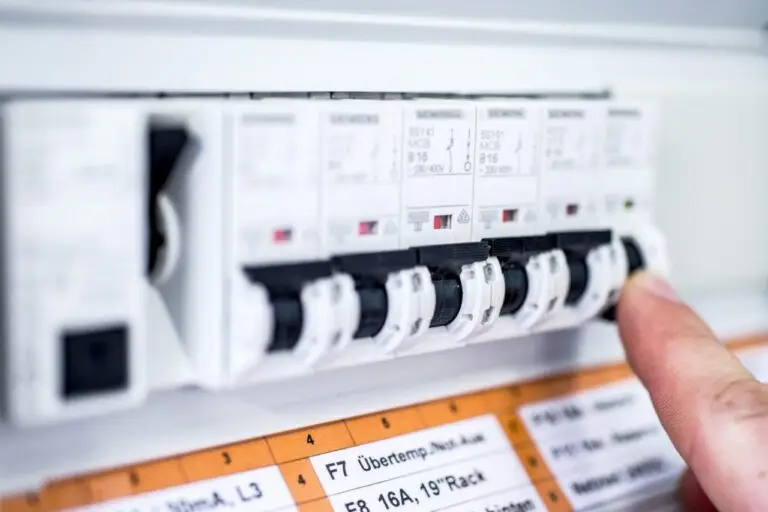 Trentola Ducenta, blackout ricorrenti d’estate: la segnalazione dei residenti