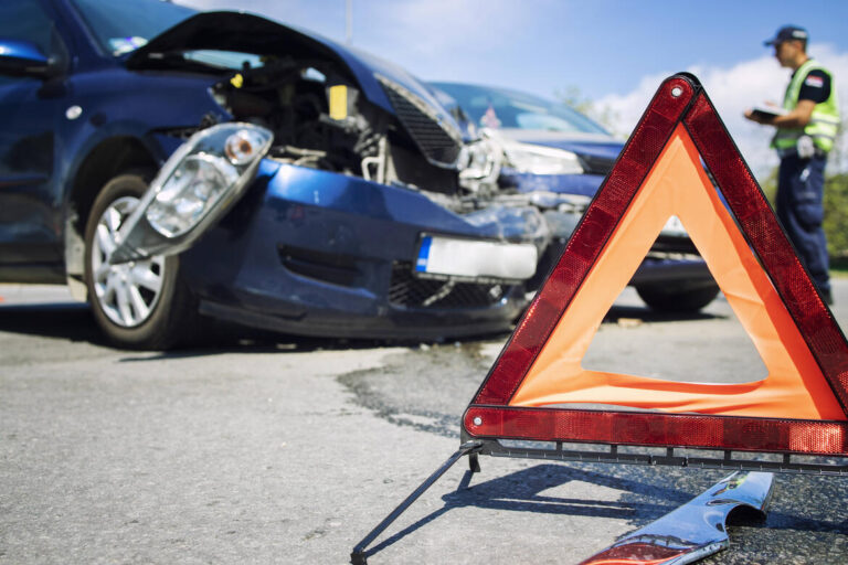 Incidente in via 4 Novembre a Trentola Ducenta: auto fuori controllo, nessun ferito grave