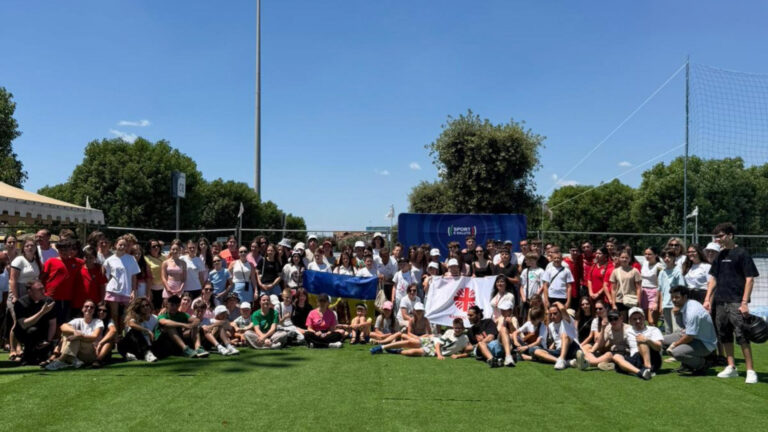Caritas a Trentola Ducenta: 100 bambini ucraini accolti, la visita del direttore nazionale Don Pagniello