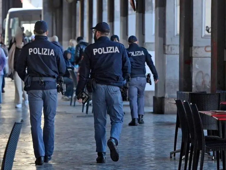 Poliziotto aggredito in un bar a Trentola Ducenta: tre persone a giudizio