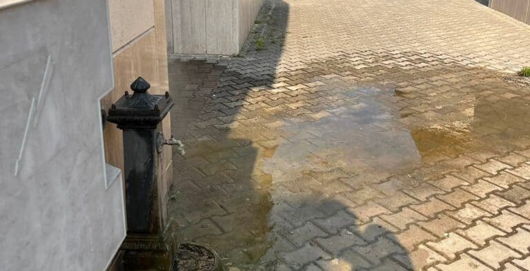 Trentola Ducenta, fontanelle del Cimitero che perdono da mesi: la segnalazione di un cittadino