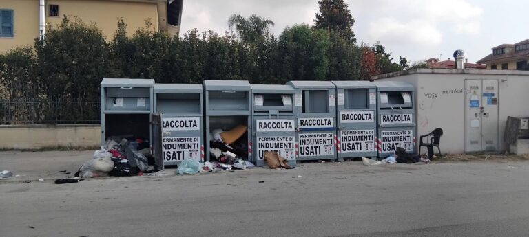 Trentola Ducenta, ancora rifiuti abbandonati ai cassonetti di Via Bovaro